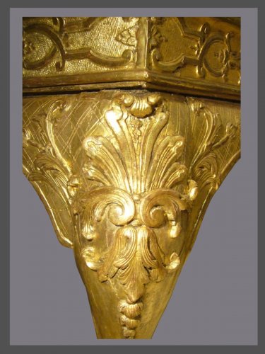 Antiquités - Table à gibier en bois doré d'époque de la Régence