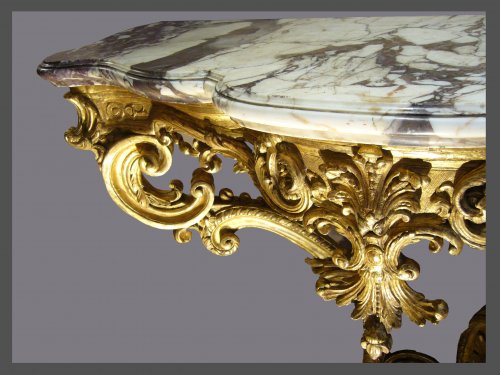 XVIIIe siècle - Console en bois sculpté et doré d'époque Régence
