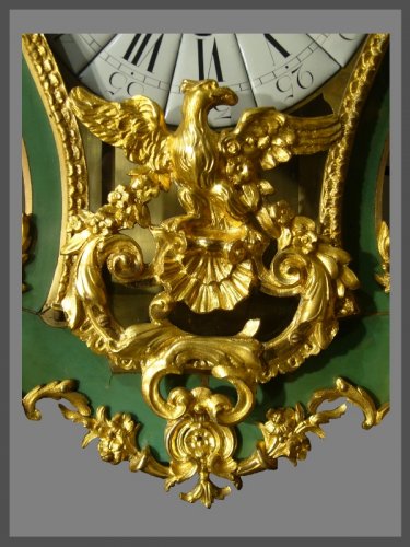 XVIIIe siècle - Cartel d'alcôve en corne verte signé CUISIN d'époque Louis XV