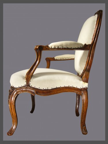 18th century - A pair of Louis XV violin-shaped Armchairs