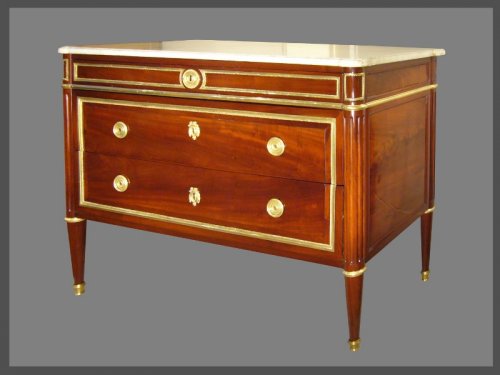 Louis XVI - Commode en acajou d'époque Louis XVI estampillée Claude-Charles SAUNIER