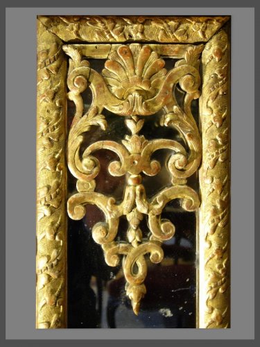 Miroirs, Trumeaux  - Miroir en bois sculpté et doré d'époque Louis XIV