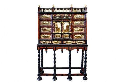 Cabinet, Work of the 17th century