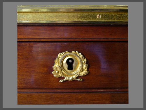 XVIIIe siècle - Bureau plat d'époque Louis XVI estampillé E. AVRIL