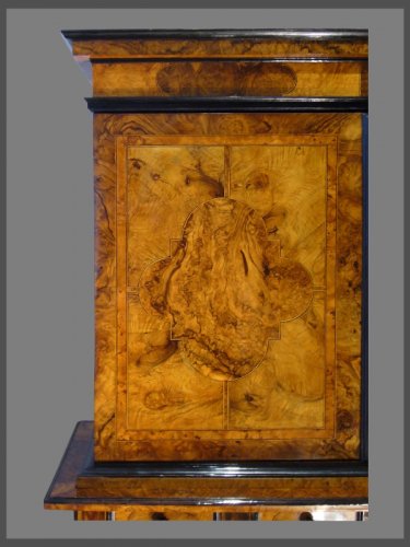 Cabinet et son piètement par Thomas HACHE - Antiquités Rigot et Fils