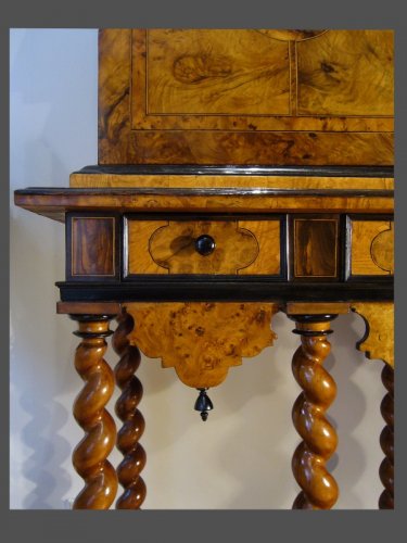 18th century - Cabinet-on-Stand, by Thomas HACHE