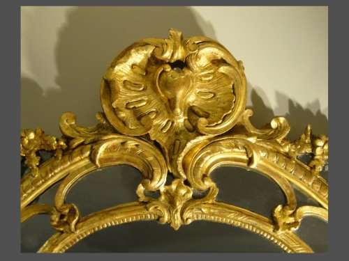 Miroir à parecloses en bois doré d'époque première moitié du XVIIIe siècle - Miroirs, Trumeaux Style Louis XV