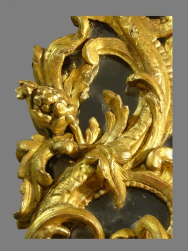 XVIIIe siècle - Miroir à parecloses en bois doré d'époque première moitié du XVIIIe siècle