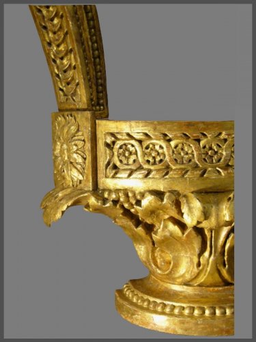 XVIIIe siècle - Console en bois sculpté et doré - Le style Louis XVI avant Louis XVI