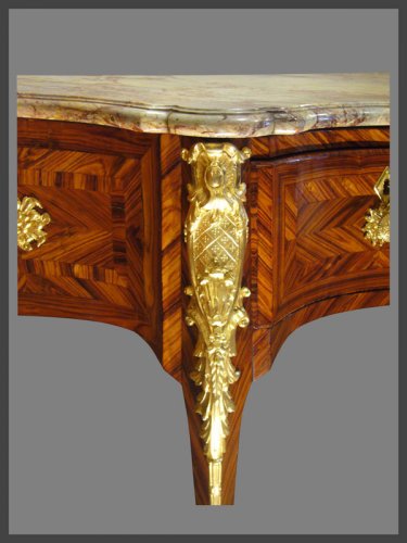 Mobilier Commode - Commode en console à la Régence estampillée R. DUBOIS