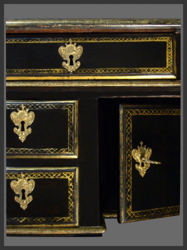 Bureau Mazarin en bois noirci d'époque Louis XIV – fin XVIIe siècle - Mobilier Style Louis XIV