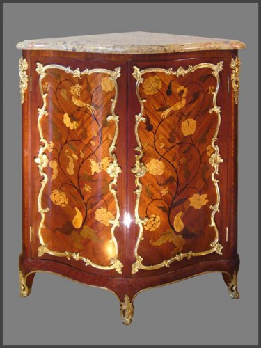 Paire d'encoignures estampillée de Jean DEMOULIN d'époque Louis XV - Mobilier Style Louis XV