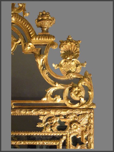 XVIIIe siècle - Miroir à fronton et parecloses d'époque Régence