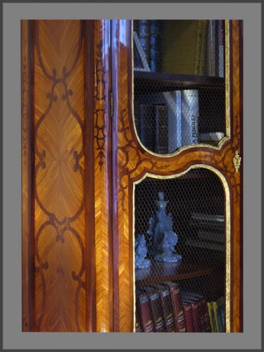 Bibliothèque en armoire d'époque milieu du XVIIIe siècle estampillée LARDIN - Antiquités Rigot et Fils