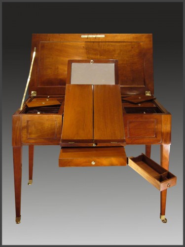 A Mahogany ‘à combinaisons’ Table - Furniture Style Louis XVI