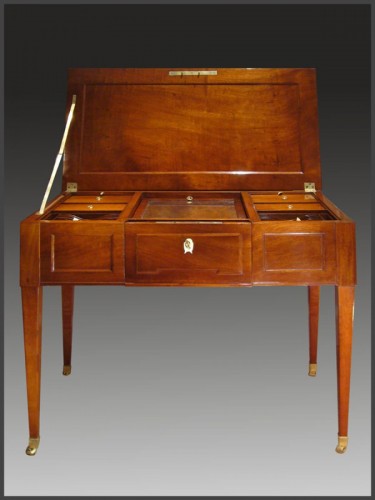 Louis XVI - A Mahogany ‘à combinaisons’ Table