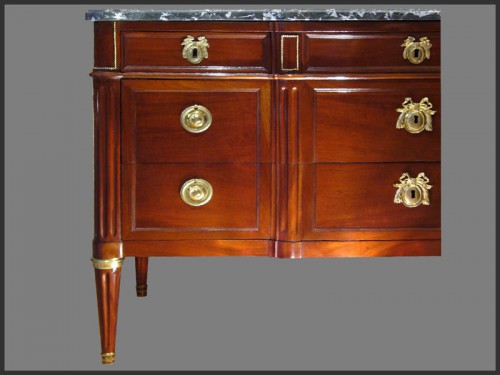 XVIIIe siècle - Commode d'époque Louis XVI estampillée STOCKEL et marque d'inventaire