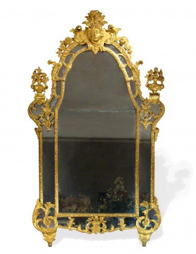 Miroir en bois sculpté et doré d'époque Régence