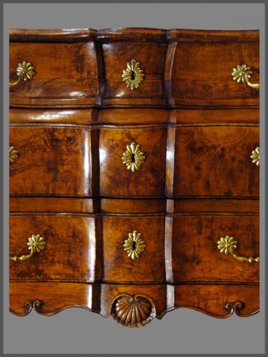 Commode bressane d'époque du premier tiers du XVIIIe siècle - Mobilier Style Régence
