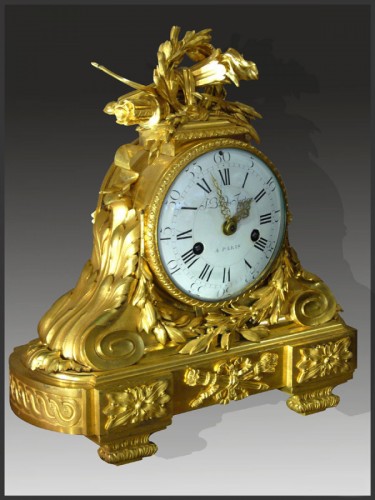 Pendule en bronze doré d'époque néo-classique signée DUTERTRE - Horlogerie Style Louis XVI