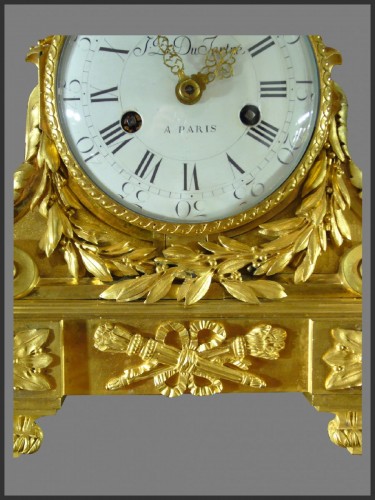 XVIIIe siècle - Pendule en bronze doré d'époque néo-classique signée DUTERTRE