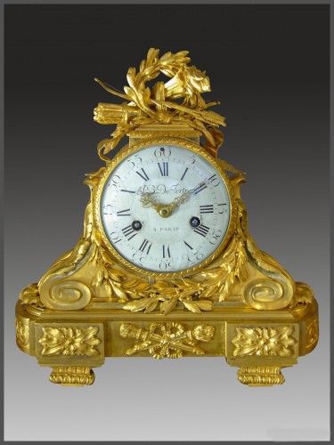 Pendule en bronze doré d'époque néo-classique signée DUTERTRE - Louis XVI