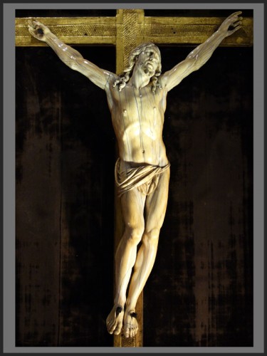Christ en ivoire d'époque XVIIIe siècle - Art sacré, objets religieux Style Régence