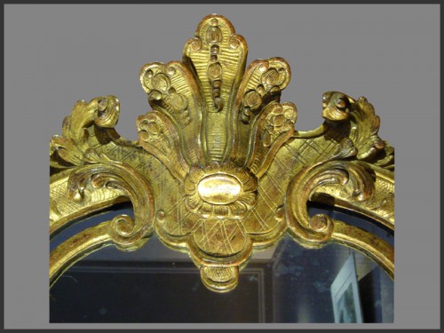 Miroir à parecloses en bois sculpté et doré d'époque Régence - Miroirs, Trumeaux Style Régence