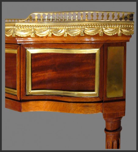 18th century - Louis XVI Pair of Mahogany Encoignures, by Georges JACOB