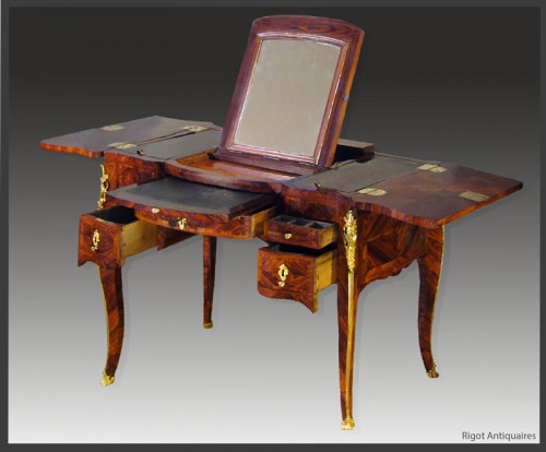 Coiffeuse à tablette écritoire d'époque Louis XV estampillée M CRIARD - Mobilier Style Louis XV