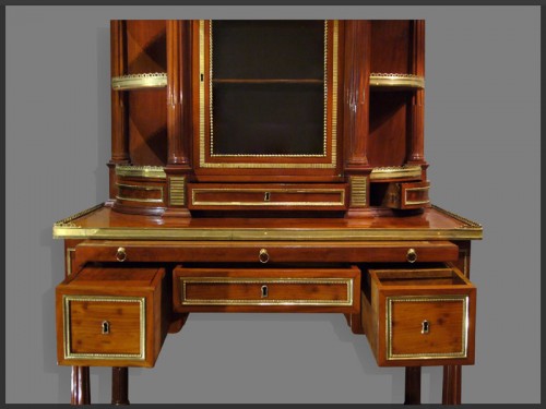 Mobilier Bureau et Secrétaire - Secrétaire en cabinet en acajou d'époque Louis XVI estampillé RVLC