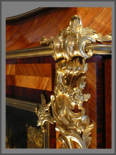 Antiquités - Armoire en laque de Coromandel d'époque Louis XV estampillée BVRB