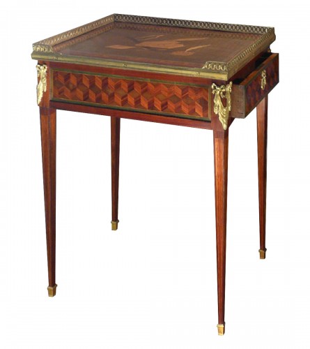 Table à écrire d'époque Louis XVI estampillée de Pierre GARNIER