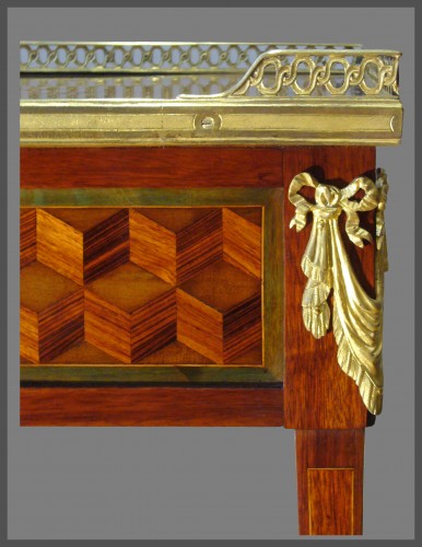 XVIIIe siècle - Table à écrire d'époque Louis XVI estampillée de Pierre GARNIER