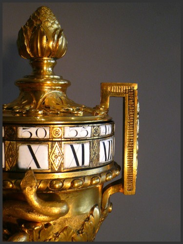Pendule à cadran tournant d'époque Louis XVI attribuée à Osmond - Antiquités Rigot et Fils