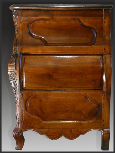 Commode lyonnaise en bois de noyer d'époque Louis XV - Louis XV