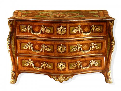 French commode  with bronzes with the "R" crowned 