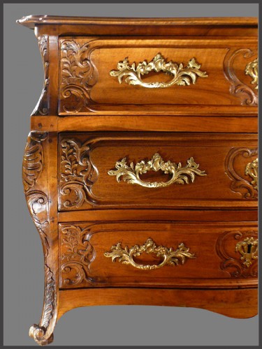 Commode lyonnaise d'époque Louis XV - Mobilier Style Louis XV