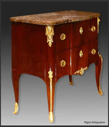 Mobilier Commode - Commode en acajou et placage d'acajou estampillée P. ROUSSEL d'époque Transition