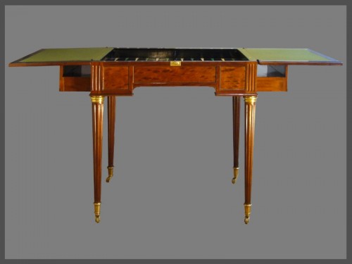 Mobilier Table à Jeux - Table à transformation estampillée J.H RIESENER d'époque Louis XVI