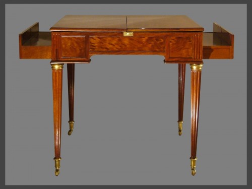 Antiquités - Table à transformation estampillée J.H RIESENER d'époque Louis XVI