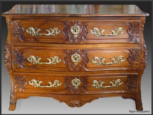 Commode lyonnaise d'époque Louis XV - Mobilier Style Louis XV