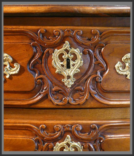 Louis XV - Commode lyonnaise d'époque Louis XV