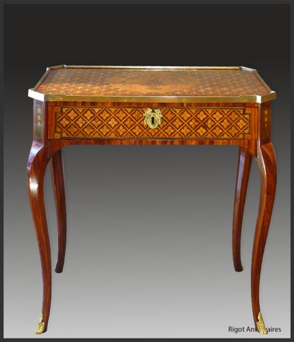 XVIIIe siècle - Table à écrire en marqueterie estampillée E. LEVASSEUR d'époque Transition