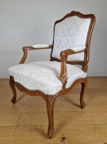XVIIIe siècle - Paire de fauteuils à dos plats d’époque Louis XV