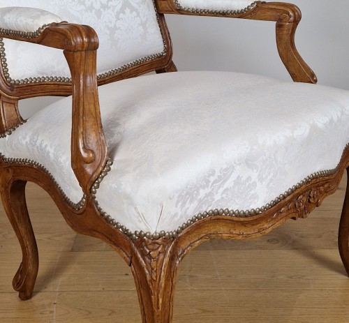 Antiquités - Paire de fauteuils à dos plats d’époque Louis XV