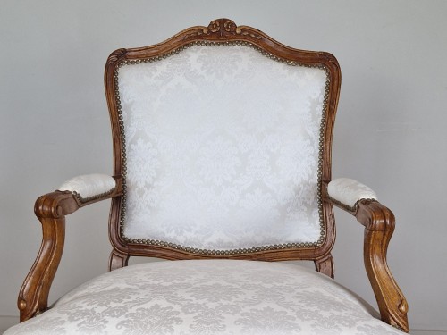 Antiquités - Paire de fauteuils à dos plats d’époque Louis XV