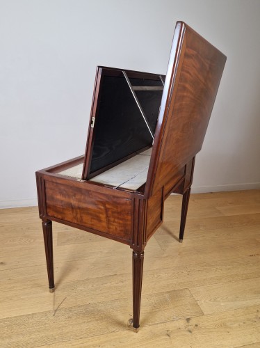 Furniture  - A Louis XVI desk, with mechanism attributed to Caspar Schneider