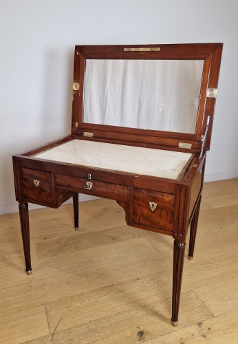 Louis XVI - Bureau, coiffeuse à mécanisme d’époque Louis XVI attribué à Caspar Schneider