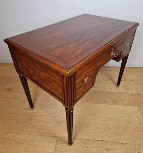 Antiquités - A Louis XVI desk, with mechanism attributed to Caspar Schneider